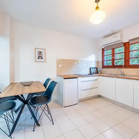 Roys Blu Guest house